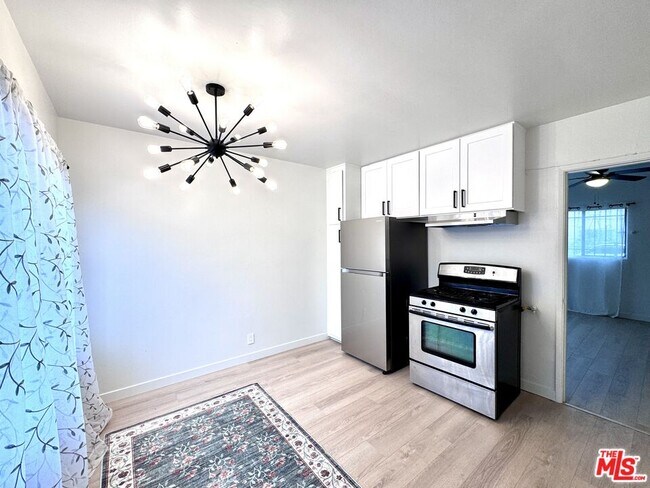 Photo - 1540 W 60th St Unit 2