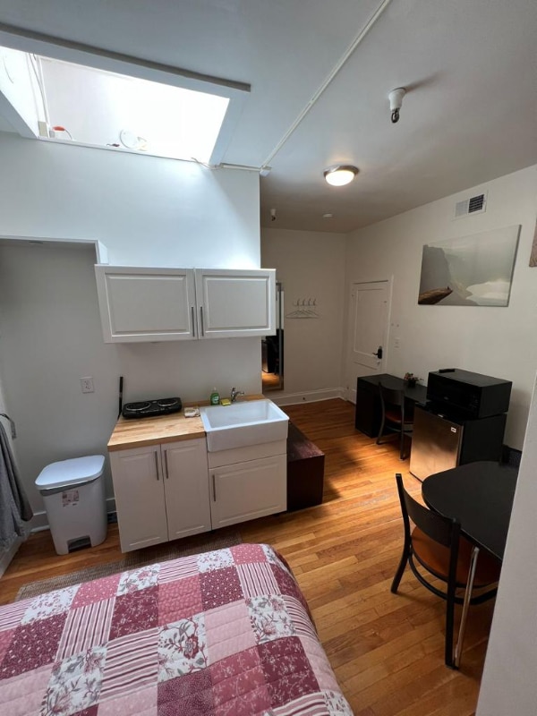 Photo - 118 W Main St