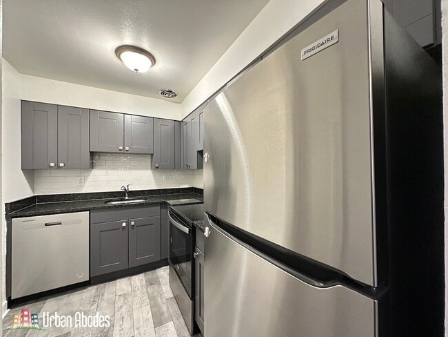 Photo - 672 W Sheridan Rd Unit A01C