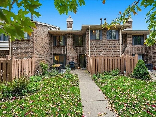 Building Photo - 3640 Independence Ave S Unit 61
