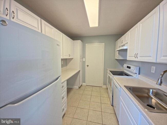 Building Photo - 9701 Fields Rd Unit 1202