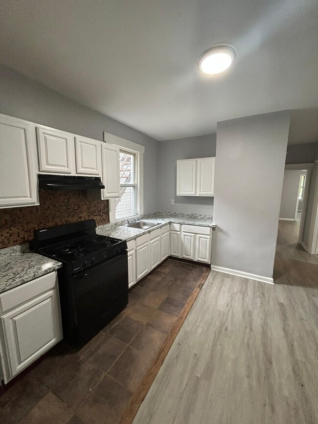 Building Photo - 40 Columbia Ave Unit 1 Rental