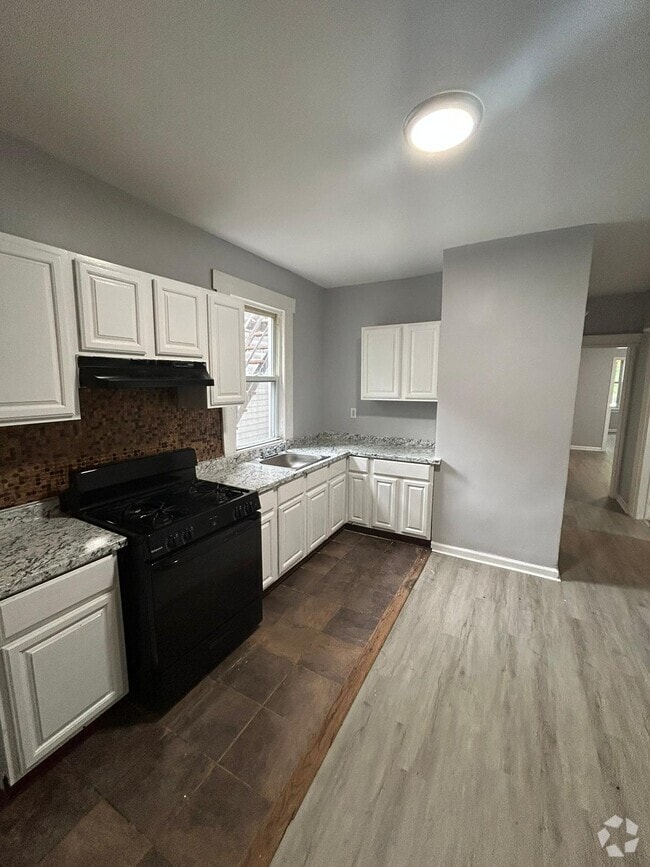 Building Photo - 40 Columbia Ave Unit 1 Rental