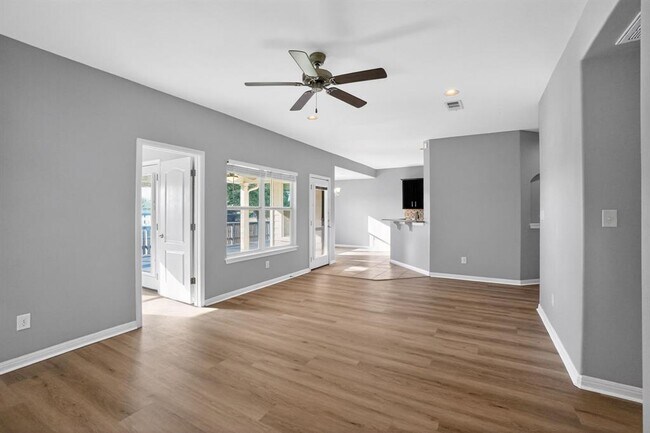 Photo - 219 Valley Oaks Loop