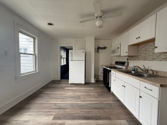 Building Photo - 83 S Empire St Unit 1