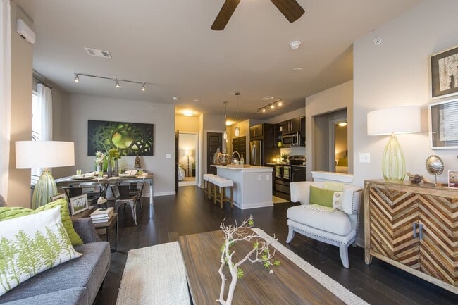 Photo - Limited-Time: $500 Gift Card on 2-Bed in K... Unidad E99W