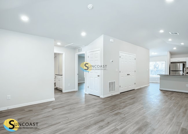 Photo - 815 Pineaire St