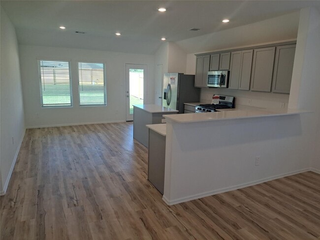 Photo - 124 Southern Red Oak Ln