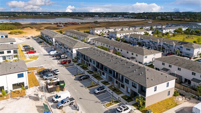 Photo - 417 NW 13 Ct