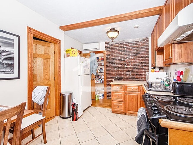 Building Photo - Awesome 2 bed in Beacon Hill.....