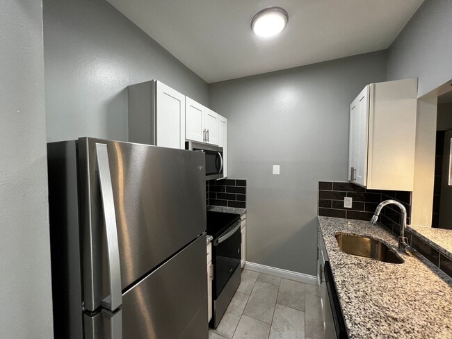Photo - Renovated 2BR | Granite Kitchen | In-Unit Laundry Unit Apt 26