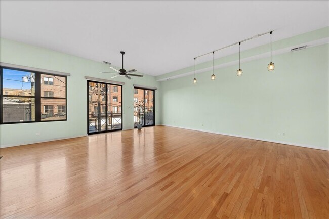 Photo - 2511 N Milwaukee Ave Unit 2S