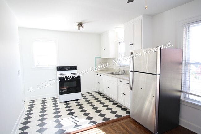 Photo - 720 Powers Ave