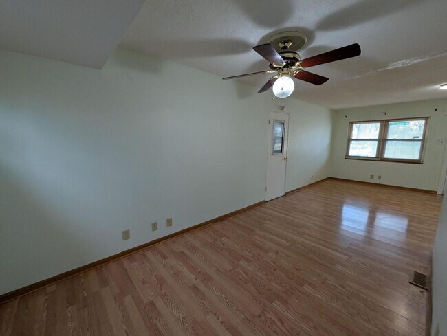 Photo - Glen Garry Goregeous - Section 8 Friendly!