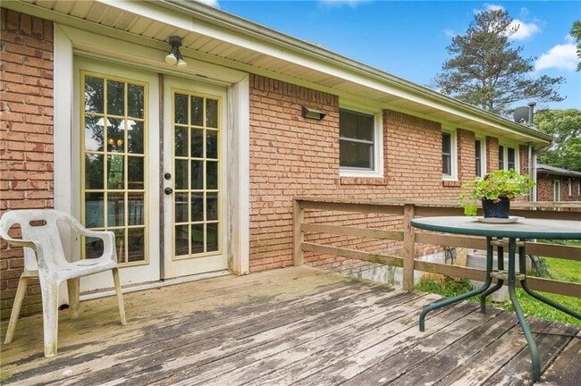 Photo - 145 Melinda Way SE