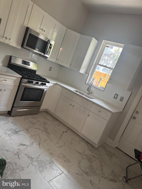 Building Photo - 2518 N 33rd St Rental