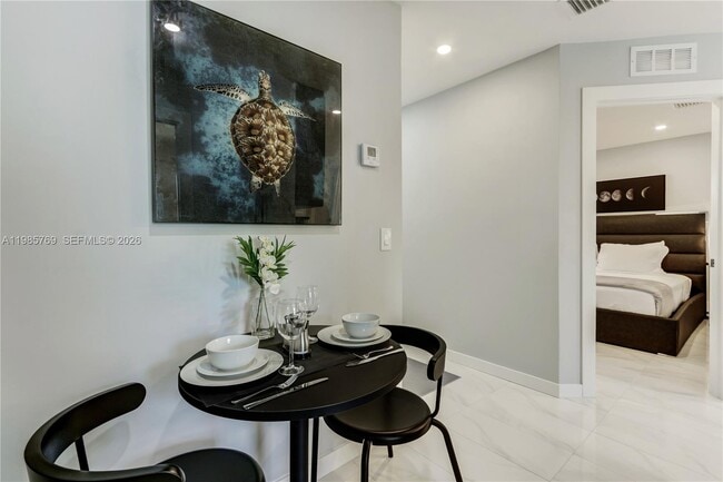 Photo - 2302 Taylor St Unidad 2