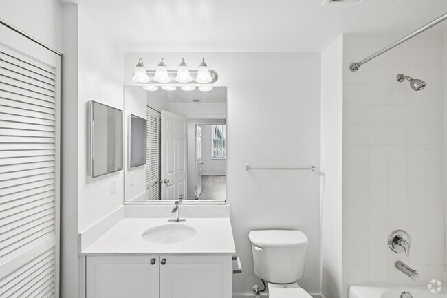 Lilac 2BR, 2BA - 1,024SF - Bathroom