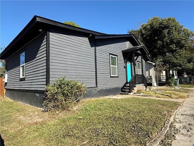 Photo - 728 W 39th St