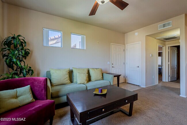 2550 E River Rd Unit 16305