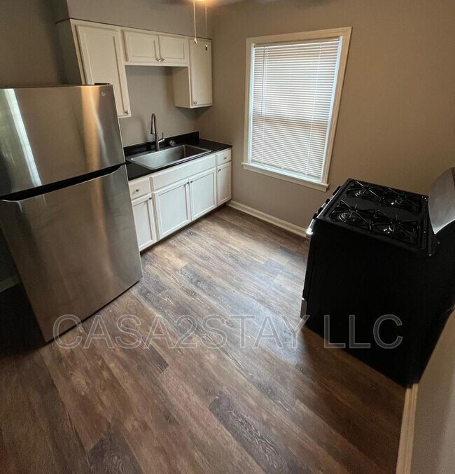 Building Photo - 1607 Algonquin Pkwy Unit 4