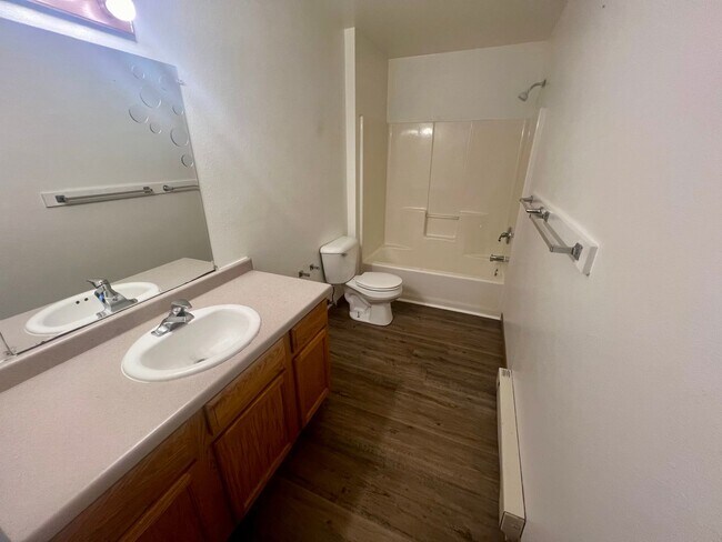 Photo - 3304-3306 Fenwick Avenue Unit 3306 Fenwick Avenue