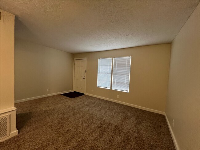 Photo - 5415 Scott St Unidad 37