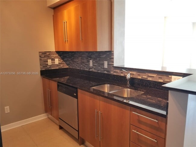 Photo - 335 S Biscayne Blvd Unidad 3802