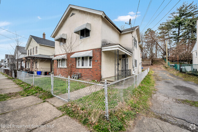 Building Photo - 1235 Diamond Ave Rental