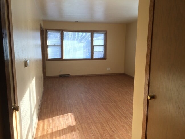 Photo - COZY EFFICIENCY LOCATED NEAR DOWNTOWN SIOUX FALLS! CALL TODAY FOR A SHOWING! Unit 512 W 16th Street #5