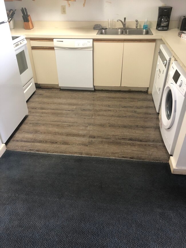 Kitchen - 1905 S Ocean Blvd Unidad #1208 Ocean Park Resort