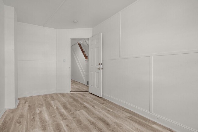 Photo - 2335 Lauretta Ave