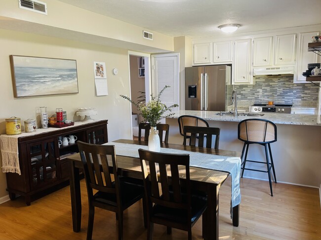 Photo - 904 Beresford Ct