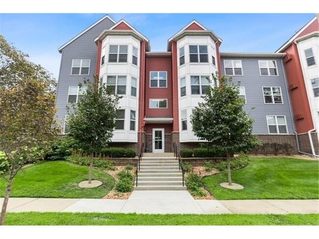 Building Photo - 720 3rd Ave NE Unit 306