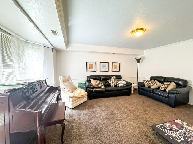 Photo - 240 E 2230 N St