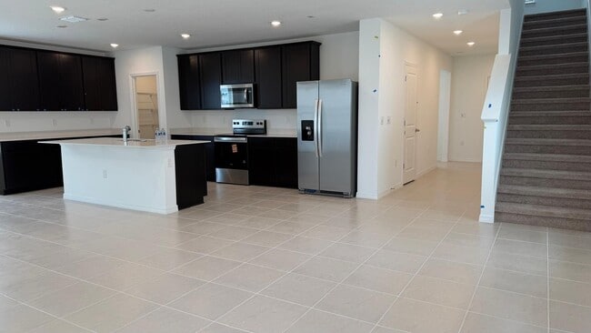 4717 Orange Flora