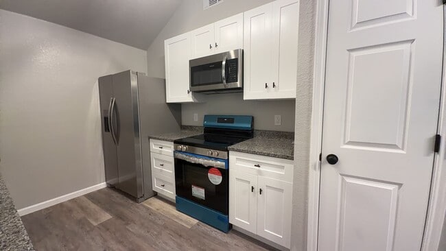 Photo - 802 Samuel Dr
