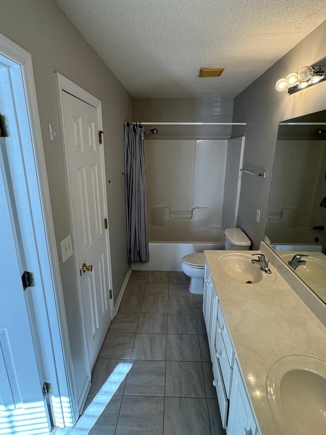 Photo - 3335 Kensington Pl