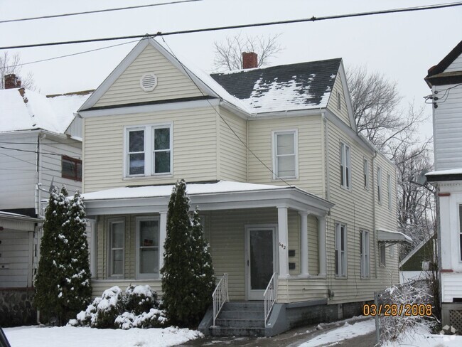 Building Photo - 642 E 7th St Unit 2 Rental