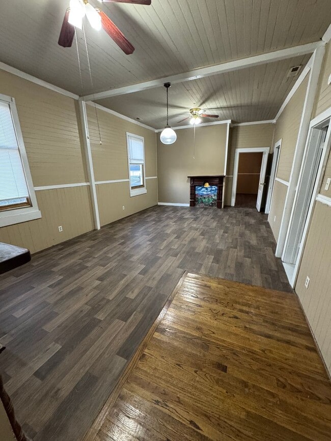 Photo - 516 Mountain St NW