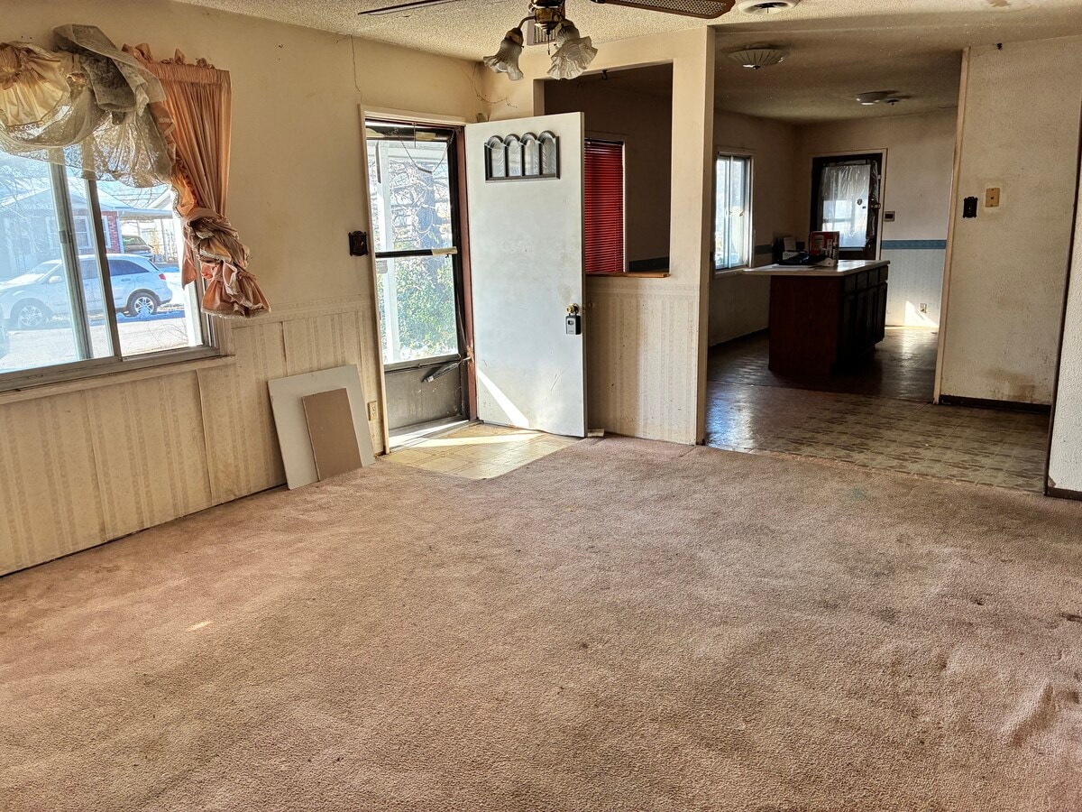 Photo - 807 St Thomas Ln