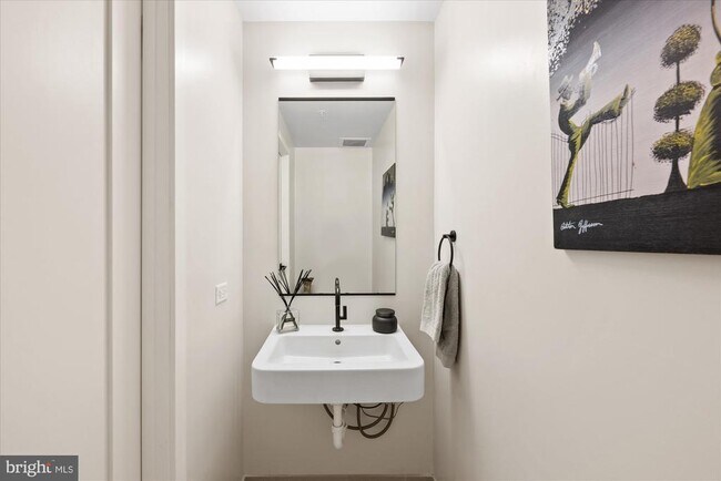1211 Van St SE Unit 601
