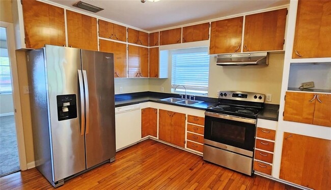 1901 6th St W