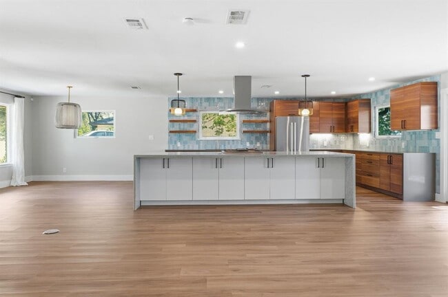 Photo - 6103 Cherrylawn Cir