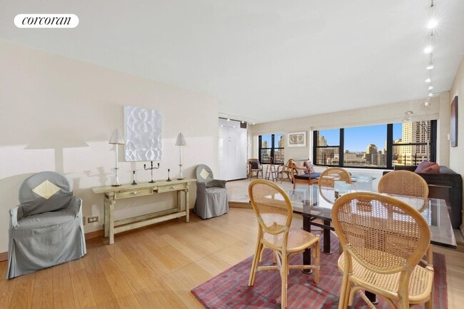 Photo - 20 W 64th St