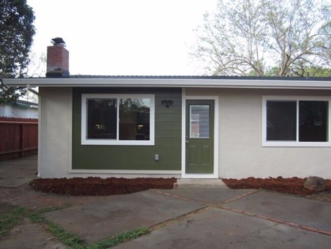 Building Photo - 4 bedroom 2 bath house in Holbrook Heights- Concord Unit 2104 Roskelley Dr