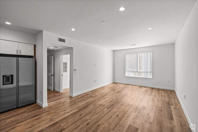 Le Dev - Living Room - 10247 Variel