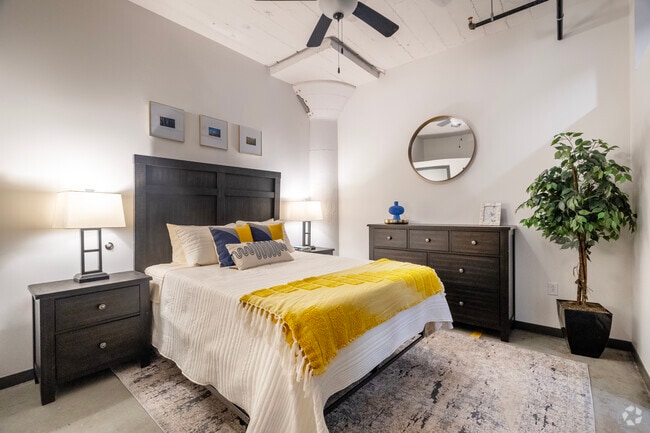 1BR,1BA - Bedroom