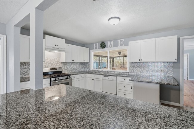 Photo - 2310 Merle St