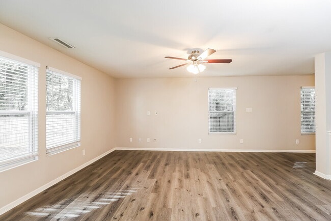 Photo - 1316 Waterlily Lane